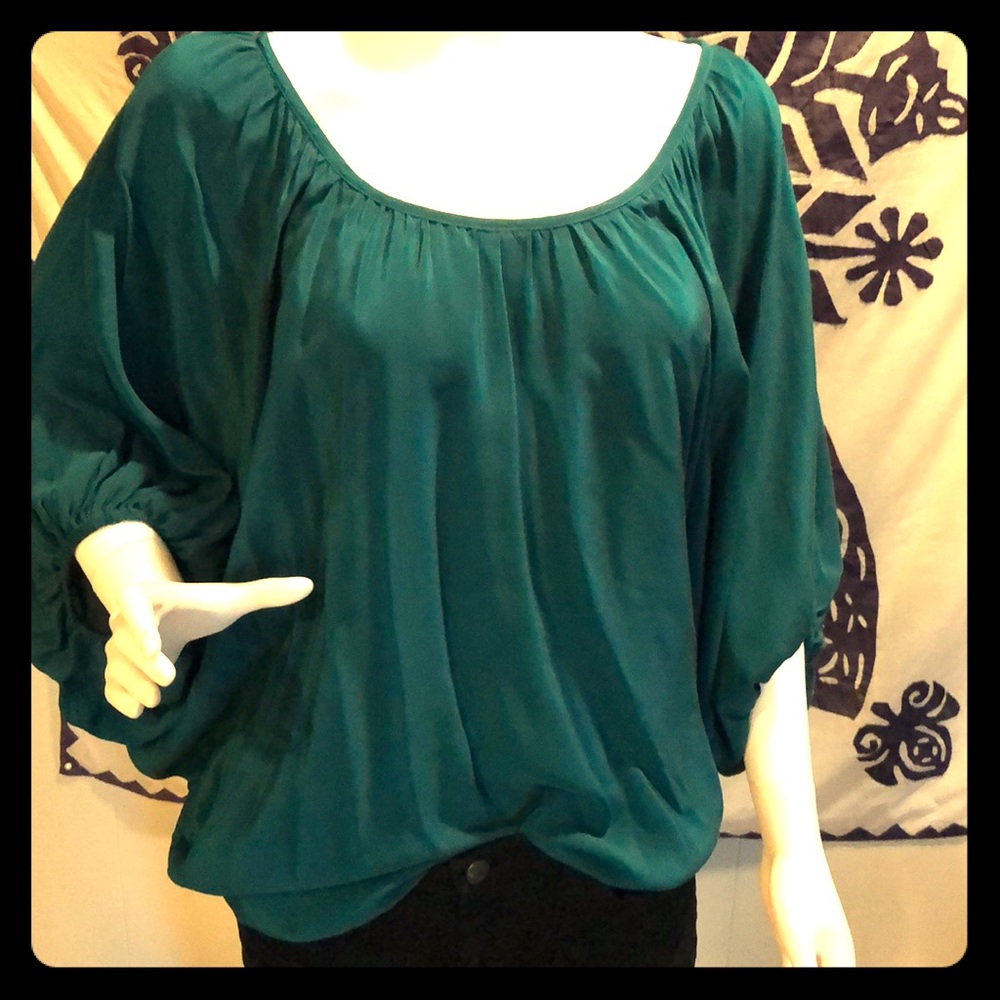 Evergreen top with blouson sleeves